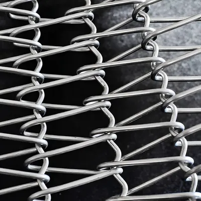 Balanced weave conveyor belt